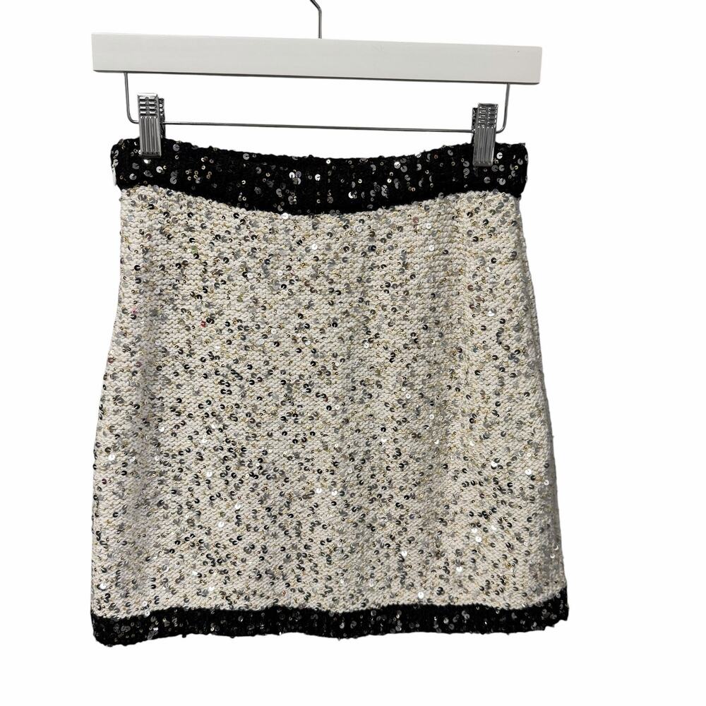 NWT Chanel 2023 Sequin Knit Mini Skirt White Black Silver Gold Womens 36 / US 4 - Picture 5 of 13